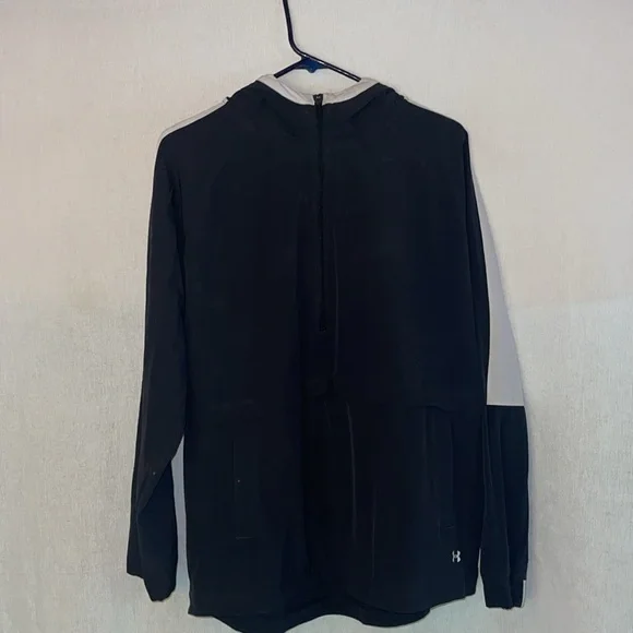 Under Armour Wind Breaker - Picture 2 of 3